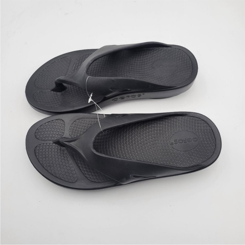 New Oofos Recovery Thong Sandal Flip Flop Sandal Unisex Black M8/W10 Style NWOT